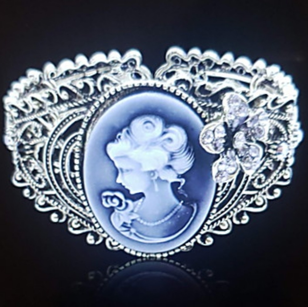 vintage cameo statue Queen bracelet